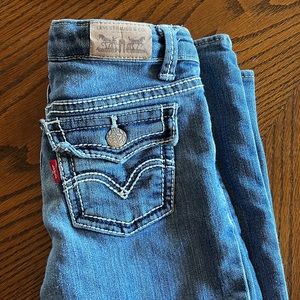 Levi’s Girls size 8 slim Bootcut. Gently used. Great condition.